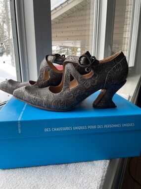 John Fluevog Maddalena Strappy pump